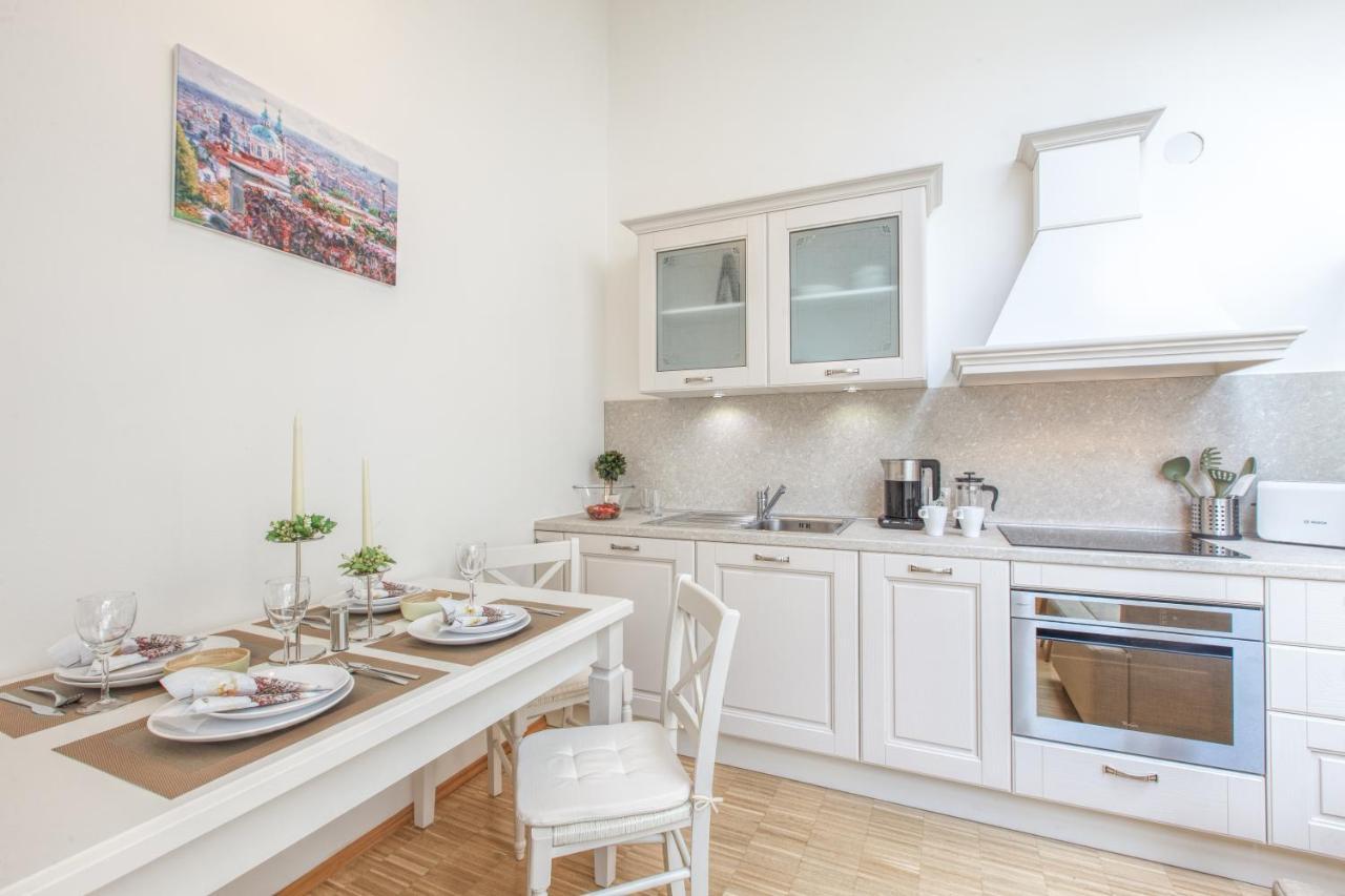 Modern Apartment Charvatova Прага Экстерьер фото