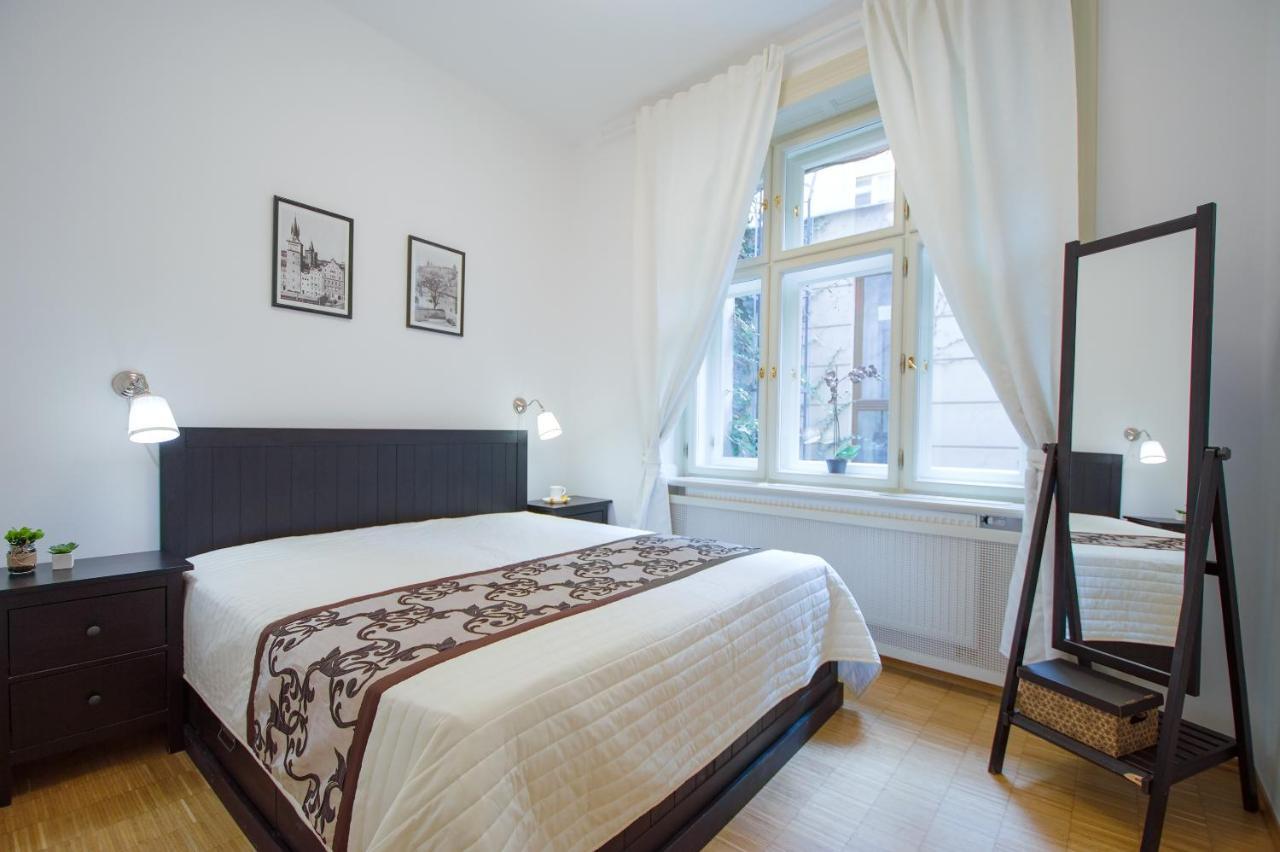 Modern Apartment Charvatova Прага Экстерьер фото