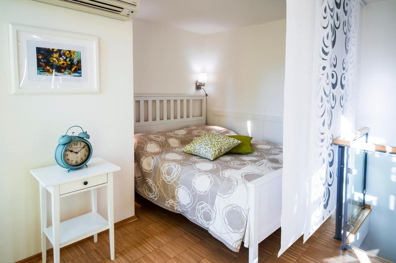 Modern Apartment Charvatova Прага Экстерьер фото